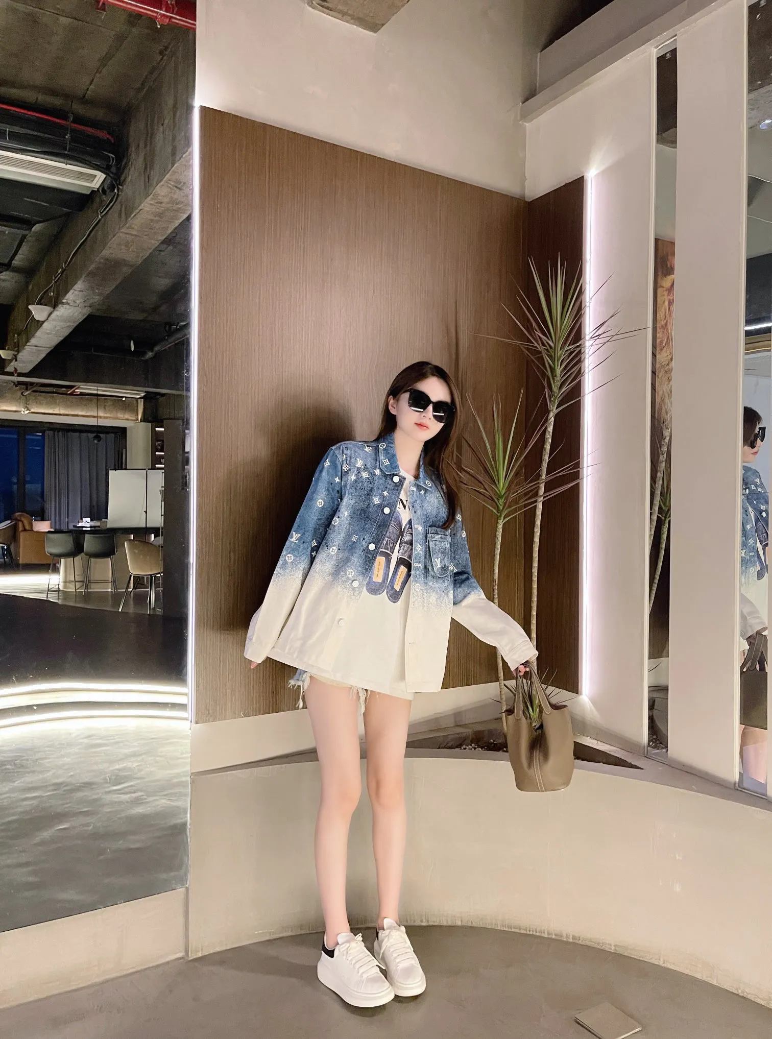 Louis Vuitton/Louis Vuitton Starry Sky Rendering Old Floral Gradient Denim Shirt Jacket